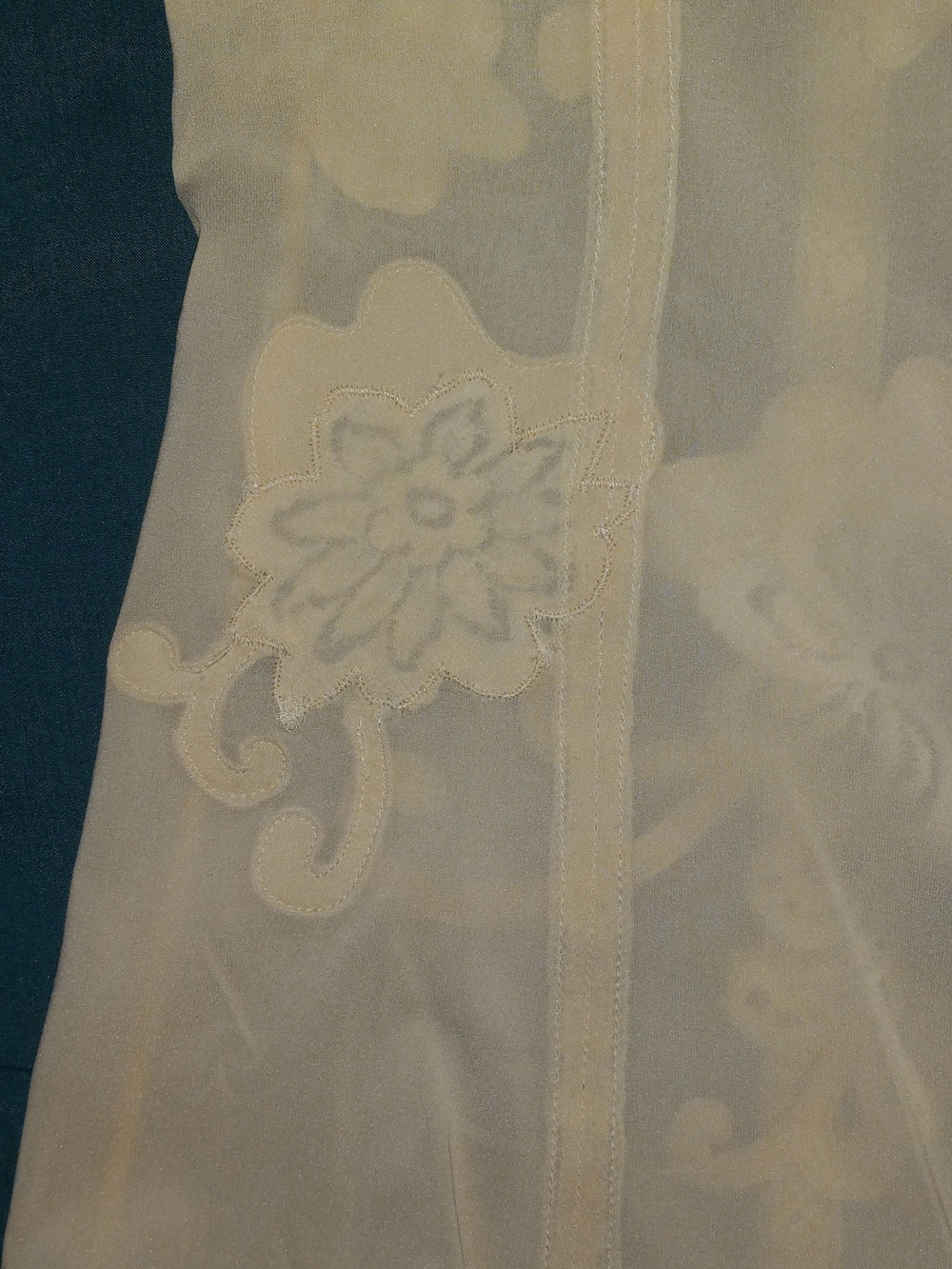 Dolce&Gabbana Vintage Y2K Ivory Colored Silk/Lace Camisole W/Floral Apliques - Picture 7 of 15